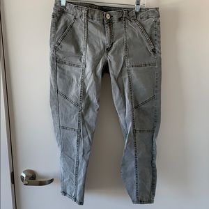 Army green detailed pants